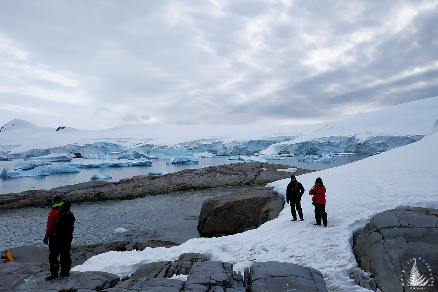 Borderlands of the Globe: First Steps on the Ice